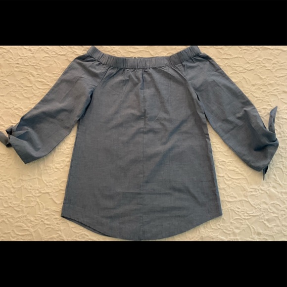 Chic chambray off-the-shoulders tunic top. NWT. - Picture 4 of 6
